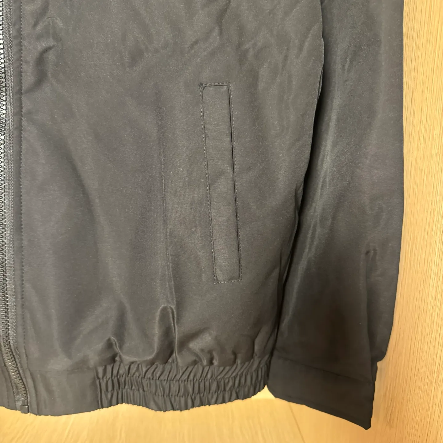 P370 Style number: T20 Second-hand Ralph Lauren Ralph Lauren RL winter Bomber MA-1 cotton jacket. Second-hand heavy-duty winter cotton jacket. Classic silhouette and loose fit. The outside is made of imported nylon fabric. A total of three layers of materials are laminated to form. Sleeves are quilted 120 grams. Custom-dyed high-density cotton thread. Bomber version. Modifies body. Warm and comfortable. Loose fit. Unisex. Size: S-XL.